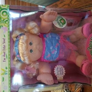 Rare htf..nib 2009 cabbage patch kids freckles